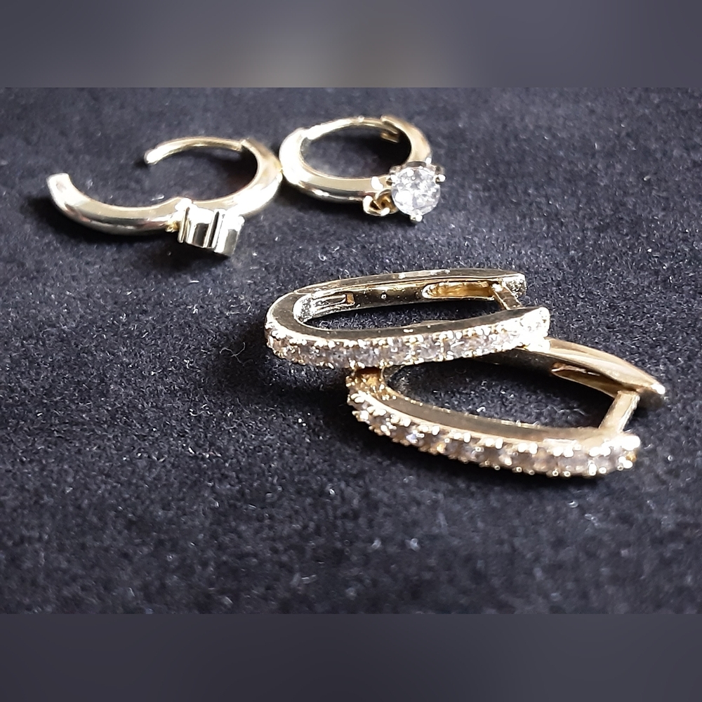 Set Of 2 Elegant Gold Hoop Earrings J265